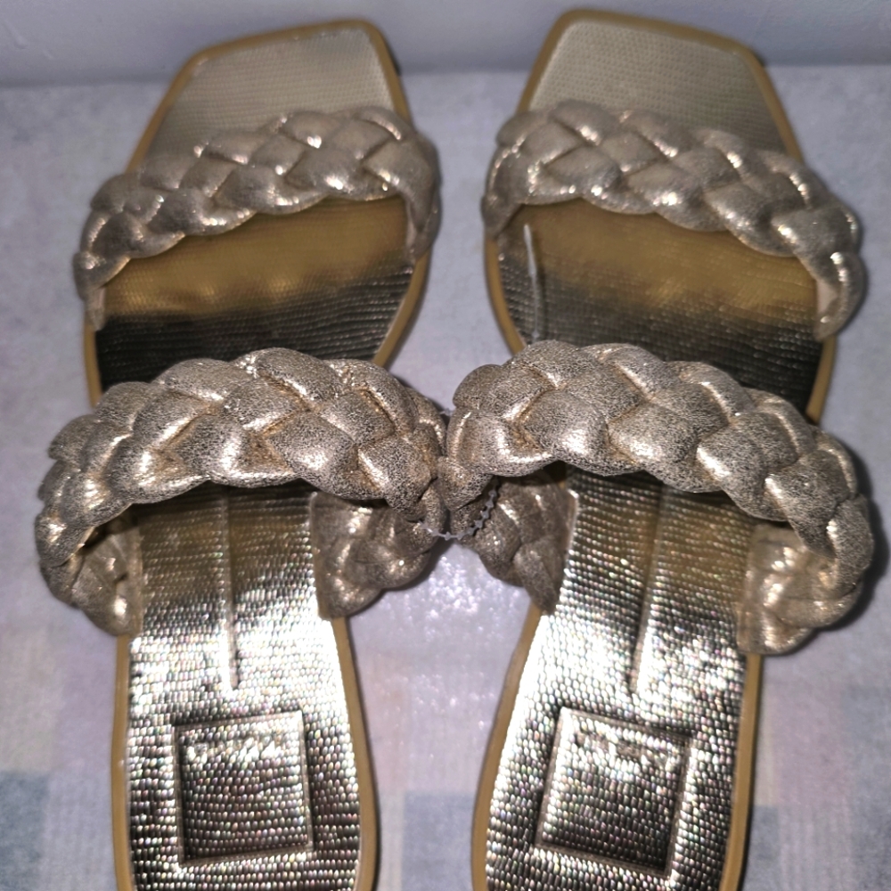 DULCI VITA GOLD LEATHER CENETEPEDE STRAP SLIP ON FLAT SANDAL